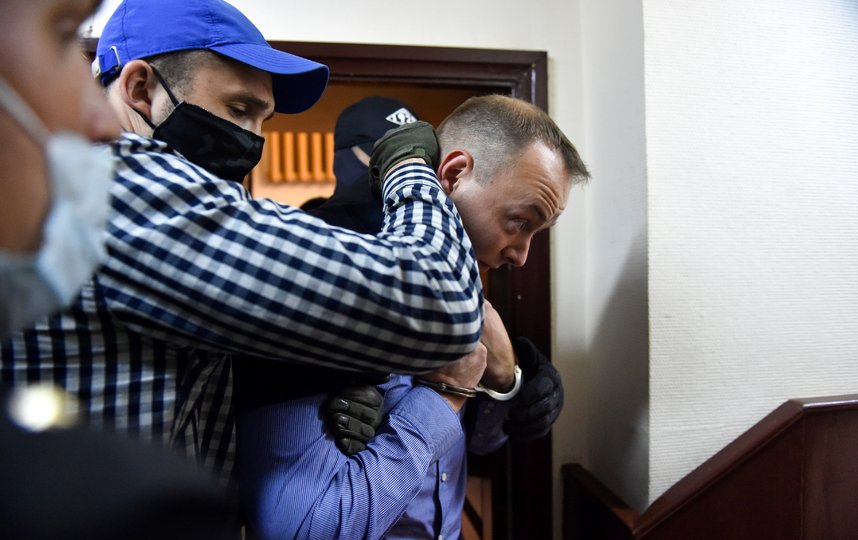 Суд арестовал Ивана Сафронова на один месяц и 30 суток