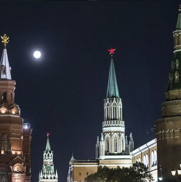 Суперлуние в России, Москва. Фото Скриншот instagram.com/mannheimers/?hl=ru.