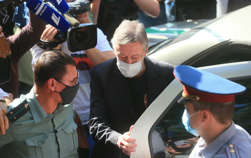 Свидетель по делу Ефремова заявил, что после ДТП актёр вышел с пассажирского сиденья