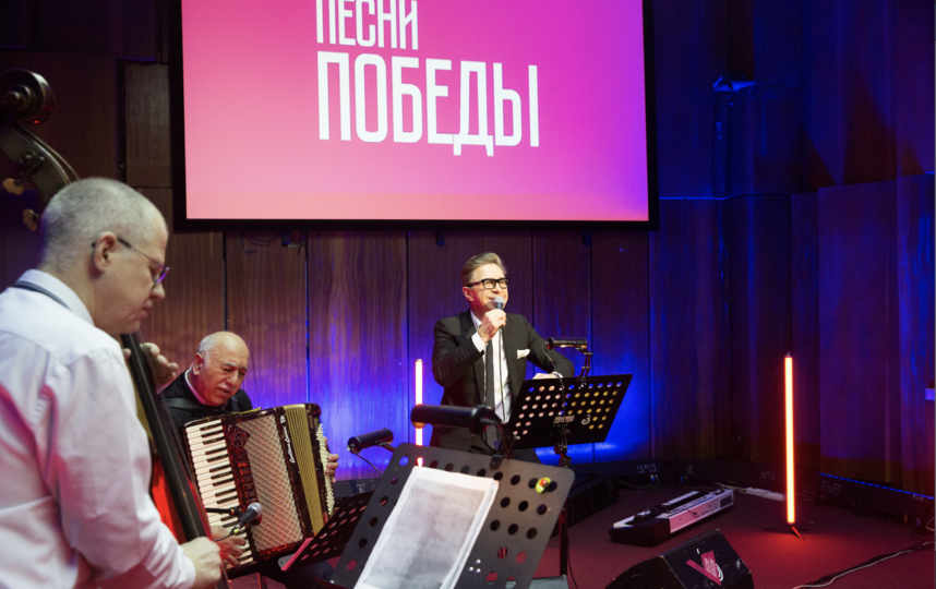 Сюткин, Сурганова и Мазаев перепели популяные песни военных лет