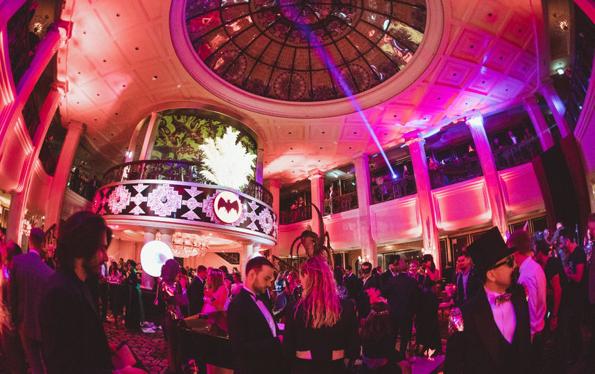 Пять тысяч гостей и сотни актёров заняли семиэтажную гостиницу: там оживили затонувший "Титаник". Фото AfterHalloween, Предоставлено организаторами