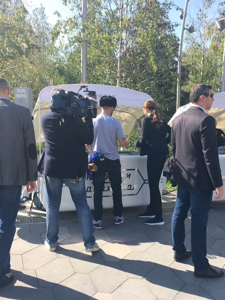 Том Харди в парке "Зарядье". Фото Никита Челноков.