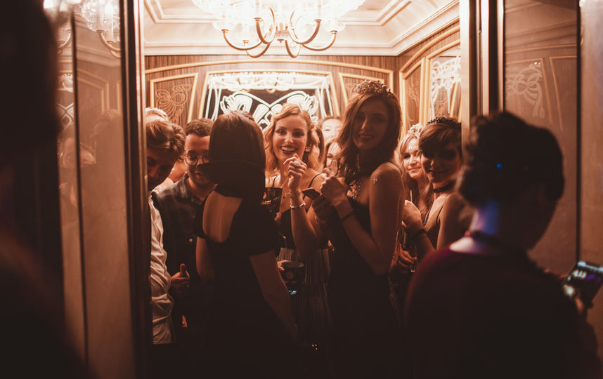 Пять тысяч гостей и сотни актёров заняли семиэтажную гостиницу: там оживили затонувший "Титаник". Фото AfterHalloween, Предоставлено организаторами