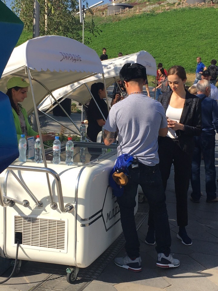 Том Харди в парке "Зарядье". Фото Никита Челноков.