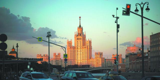 Высотка на Котельнической.