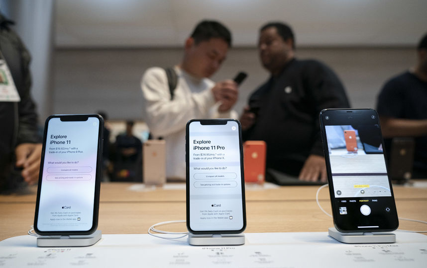 У девушки вытащили из кармана новый iPhone спустя неделю с начала продаж в Москве