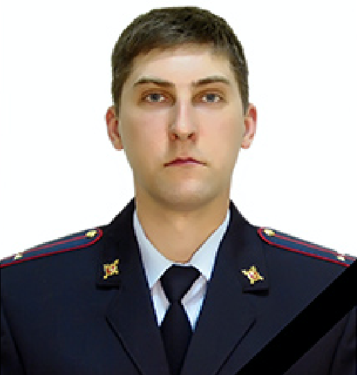 У погибшего под колёсами "Мерседеса" сотрудника ГИБДД остались жена и двое детей