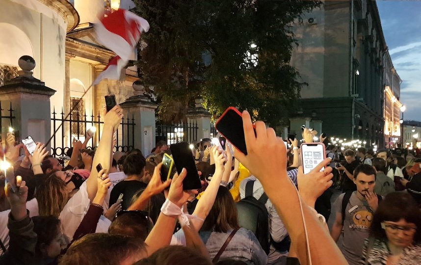 У здания посольства Белоруссии в Москве проходит митинг. Фото Василий Кузьмичёнок