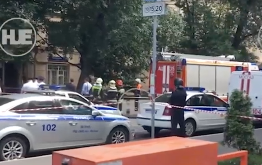 Угрожавшего взорвать гранату должника задержали в Москве