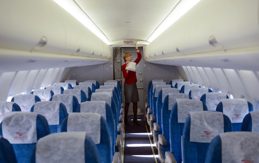 Стюардесса перед началом рейса (архивное фото). Фото РИА Новости