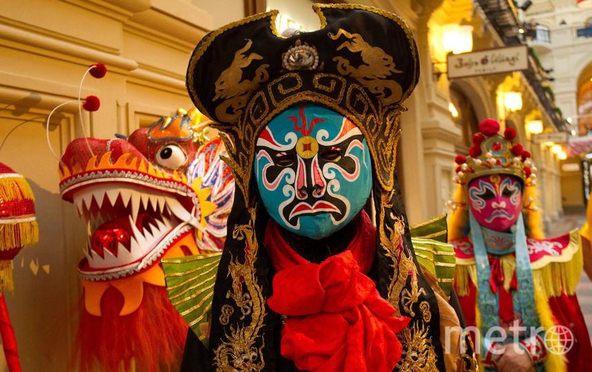 Представление-трюк "Смена масок". Фото Василий Кузьмичёнок, "Metro"