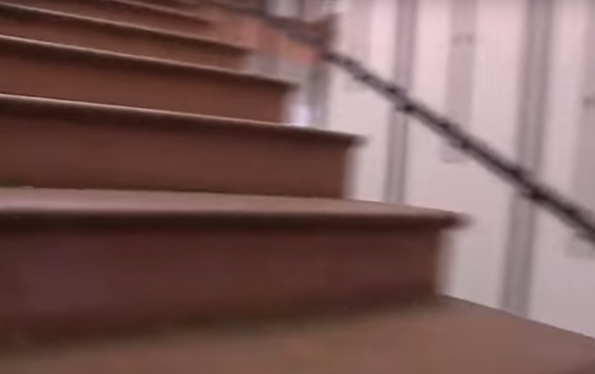 Лестница в музее "Стрелецкие палаты". Фото Скриншот Youtube