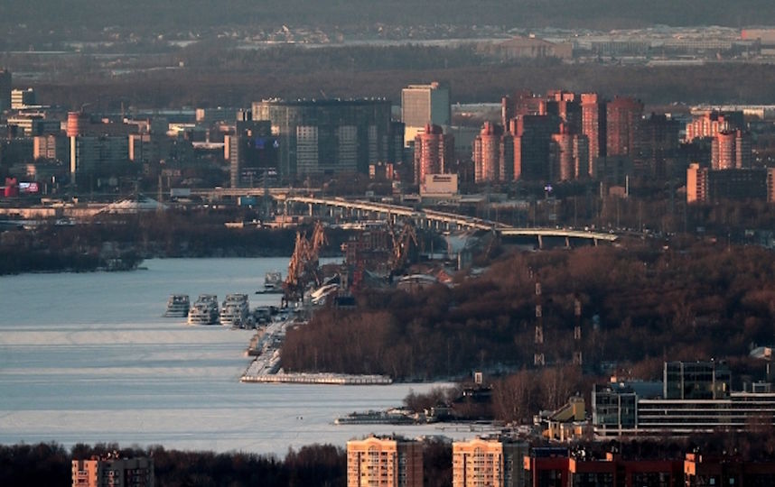 В Москве из воды вытащили прыгнувшего с моста на спор мужчину