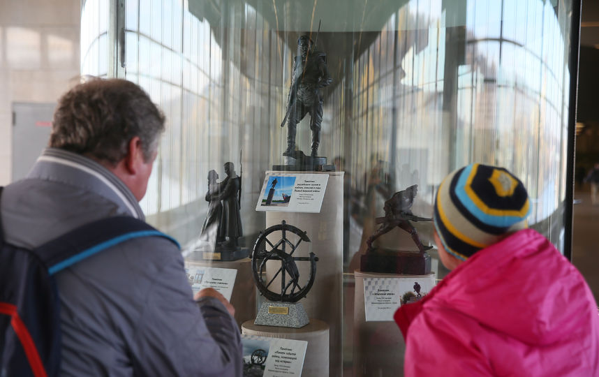 В Москве на станции "Воробьёвы горы" открылась выставка миниатюрных копий памятников