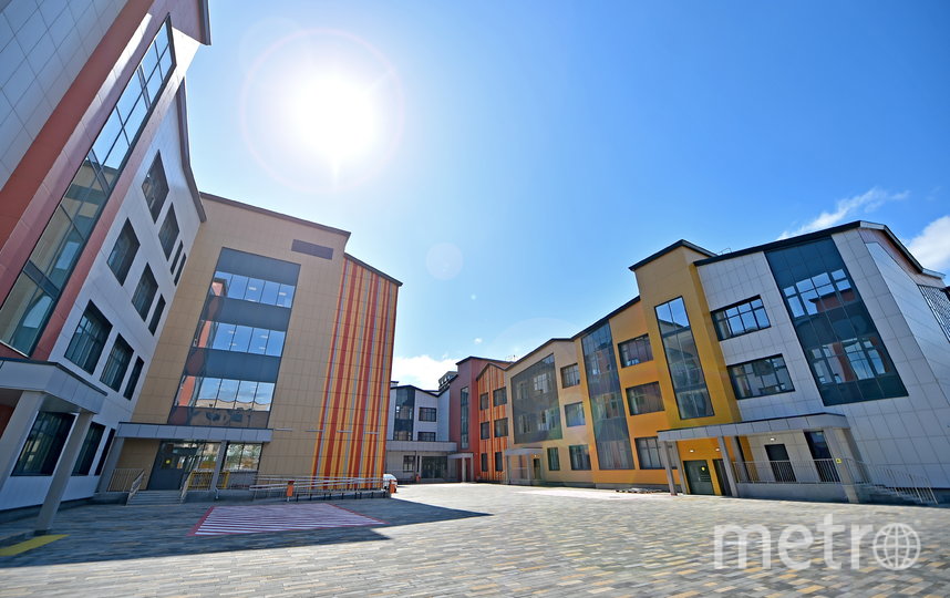В Москве на территории бывшего завода ЗИЛ открылась самая большая школа России. Фото пресс-служба "Группы ЛСР", "Metro"