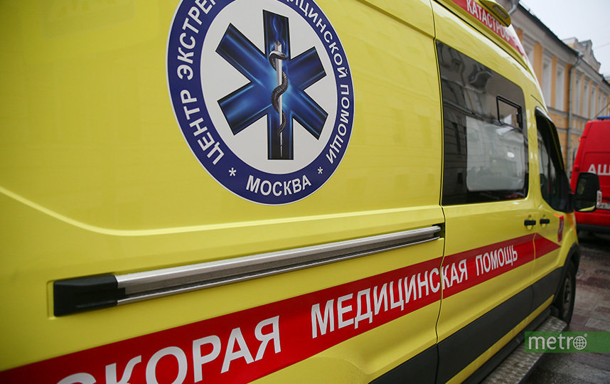 В Москве на территории одной из школ фургон сбил ребёнка