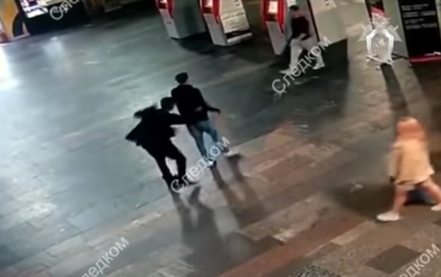 скриншот  видео с камеры наблюдения, которая зафиксировала происшествие. Фото youtube.com/watch?time_continue=32&v=AVd8xgmwOQo.