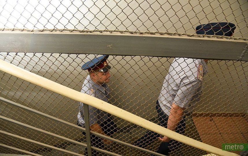 В Москве неизвестные похитили сейф из ювелирного магазина и увезли его на тележке. Фото Василий Кузьмичёнок