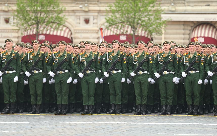 Парад Победы 9 мая на Красной площади традиционно вызывает большой интерес. Фото Василий Кузьмичёнок