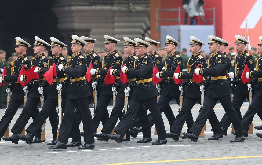 Парад Победы 9 мая на Красной площади традиционно вызывает большой интерес. Фото Василий Кузьмичёнок