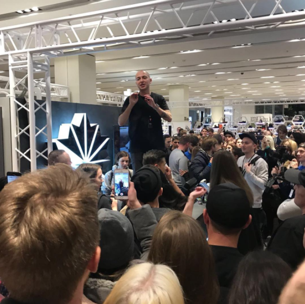 Оксмирон на презентации кроссовок. Фото Instagram  montana_jeans