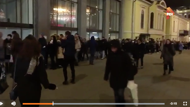 Очередь на концерт Ольги Бузовой. Фото скриншот с официального сайта телеканала REN-TV