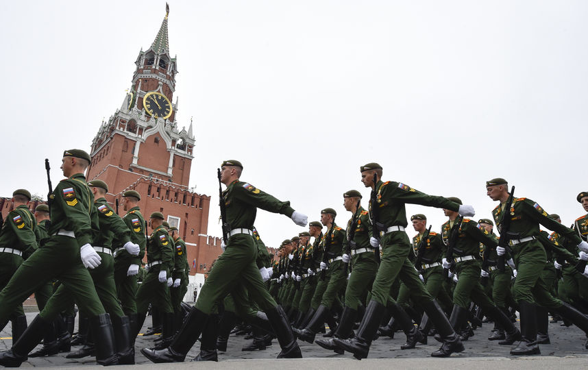 Пешая часть парада. Фото AFP