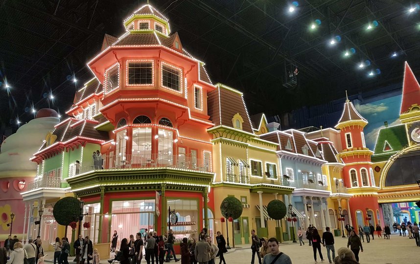 В Москве открылся первый в России тематический парк развлечений. Фото Василий Кузьмичёнок