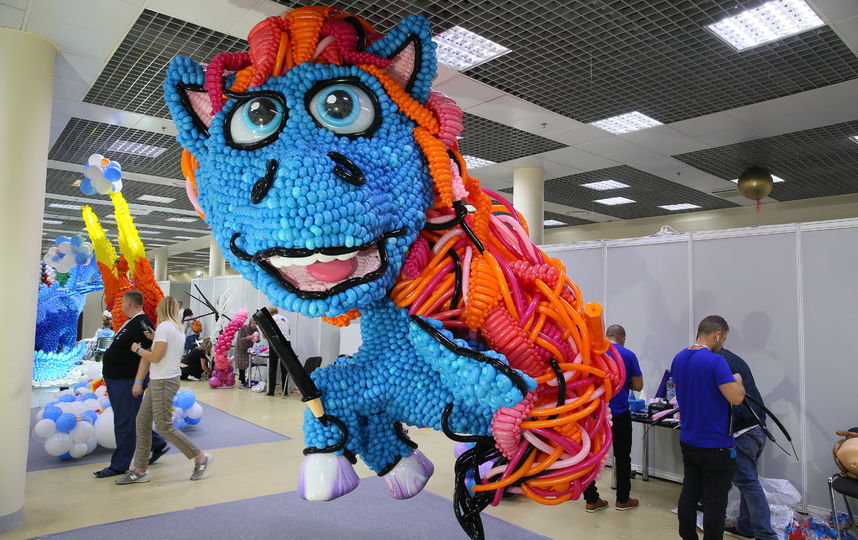 «Я художник – я так вижу!» Этот дракон – детский, добродушный. Фото Василий Кузьмичёнок