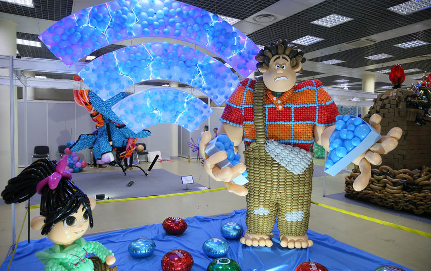 В Москве поселились драконы и бегемоты. Фото Василий Кузьмичёнок