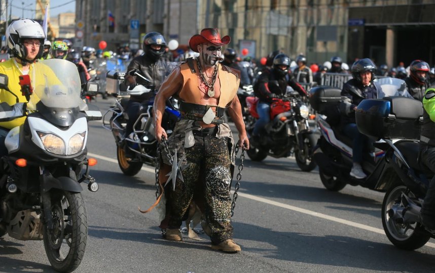 В Москве состоялся традиционный мотопарад в честь закрытия сезона. Фото Василий Кузьмичёнок