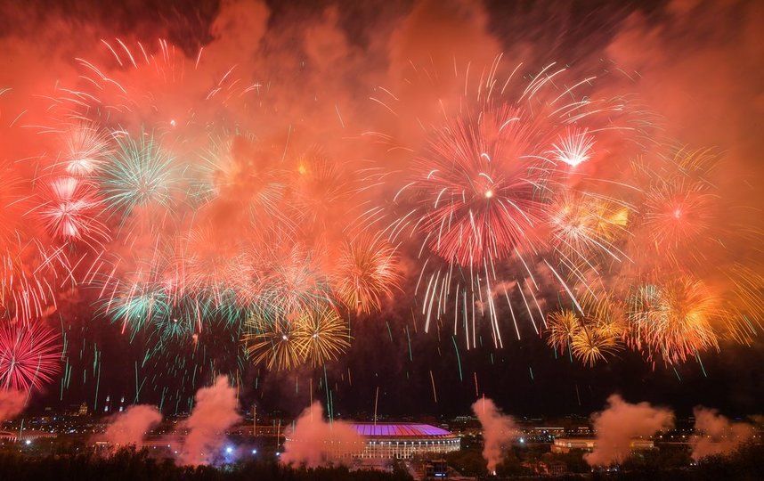 Салют в Москве. Фото АГН "Москва"/Александр Авилов и Сергей Киселёв