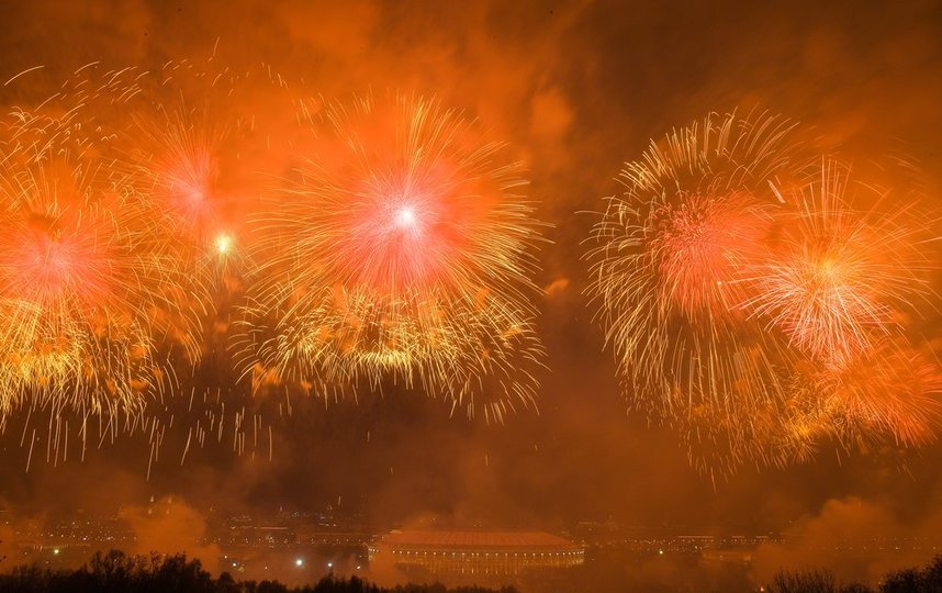 Салют в Москве. Фото АГН "Москва"/Александр Авилов и Сергей Киселёв