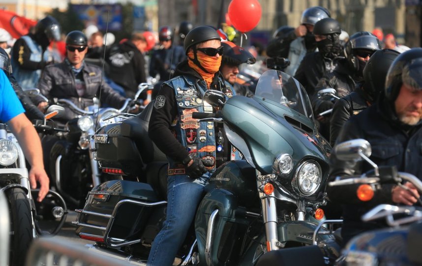 В Москве состоялся традиционный мотопарад в честь закрытия сезона. Фото Василий Кузьмичёнок