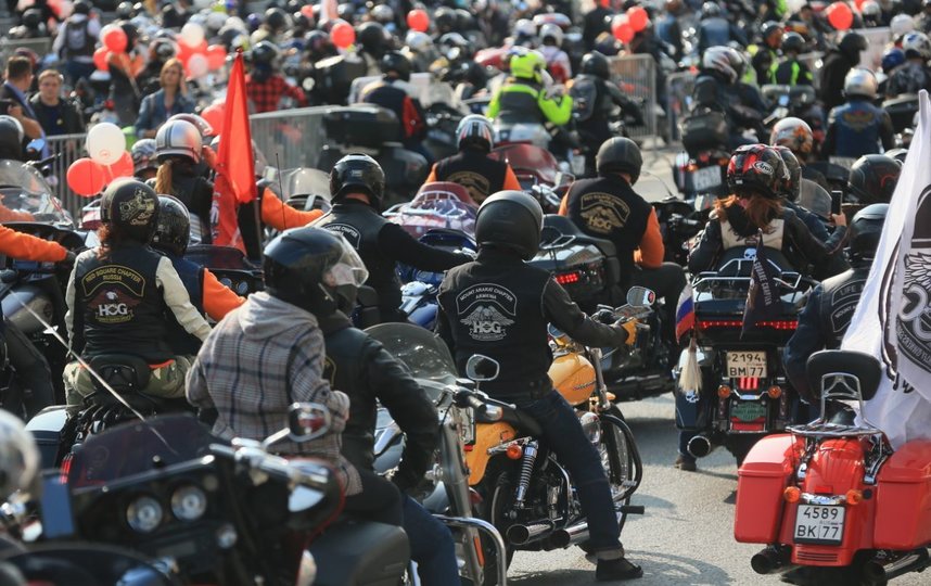 В Москве состоялся традиционный мотопарад в честь закрытия сезона. Фото Василий Кузьмичёнок