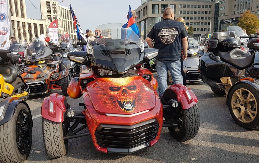 В Москве состоялся традиционный мотопарад в честь закрытия сезона. Фото Василий Кузьмичёнок