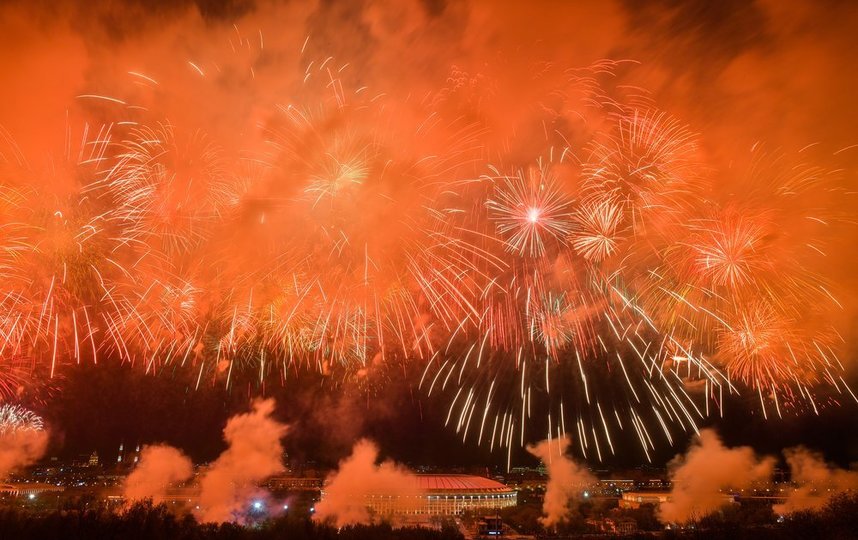 Салют в Москве. Фото АГН "Москва"/Александр Авилов и Сергей Киселёв