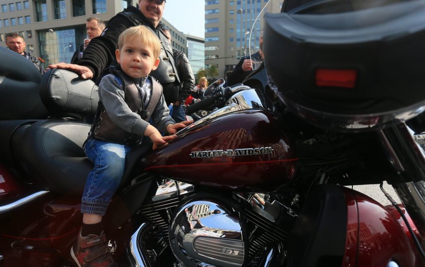 В Москве состоялся традиционный мотопарад в честь закрытия сезона. Фото Василий Кузьмичёнок