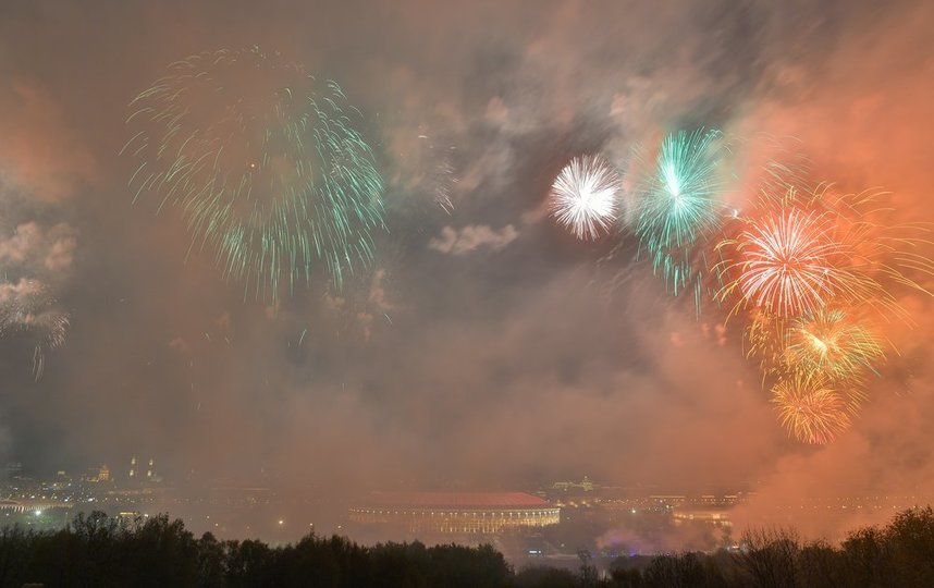 Салют в Москве. Фото АГН "Москва"/Александр Авилов и Сергей Киселёв