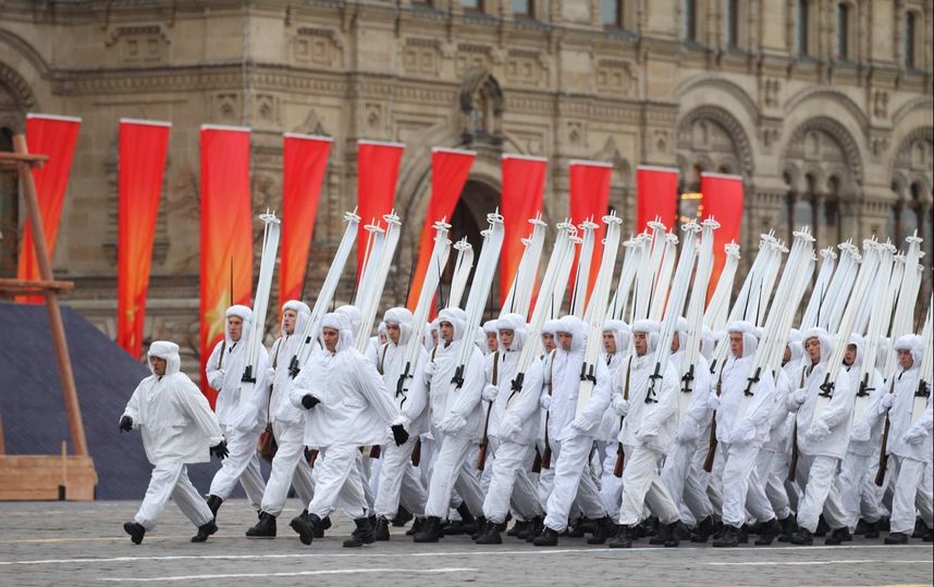 Годовщина парада. Парад 7 ноября 2009 года в Москве. Парад 7 ноября 2009 на красной площади. Парад 7 ноября 2018. Белый марш Россия.