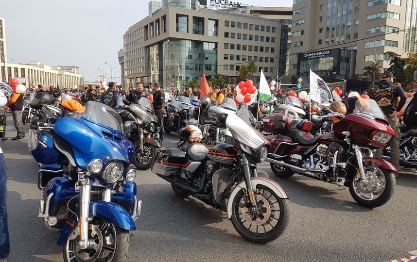 В Москве состоялся традиционный мотопарад в честь закрытия сезона. Фото Василий Кузьмичёнок