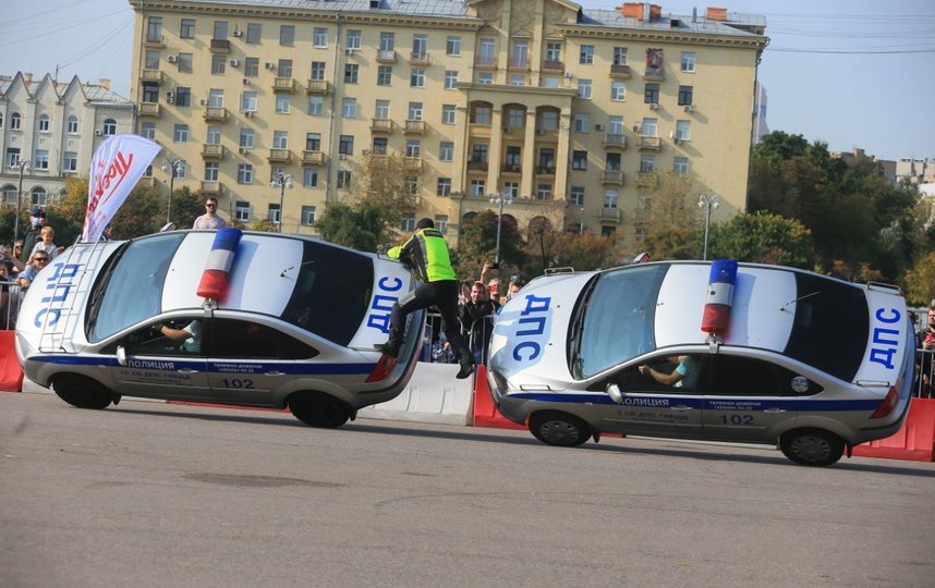 Выступление пилотажной группы Каскад. Фото Василий Кузьмичёнок