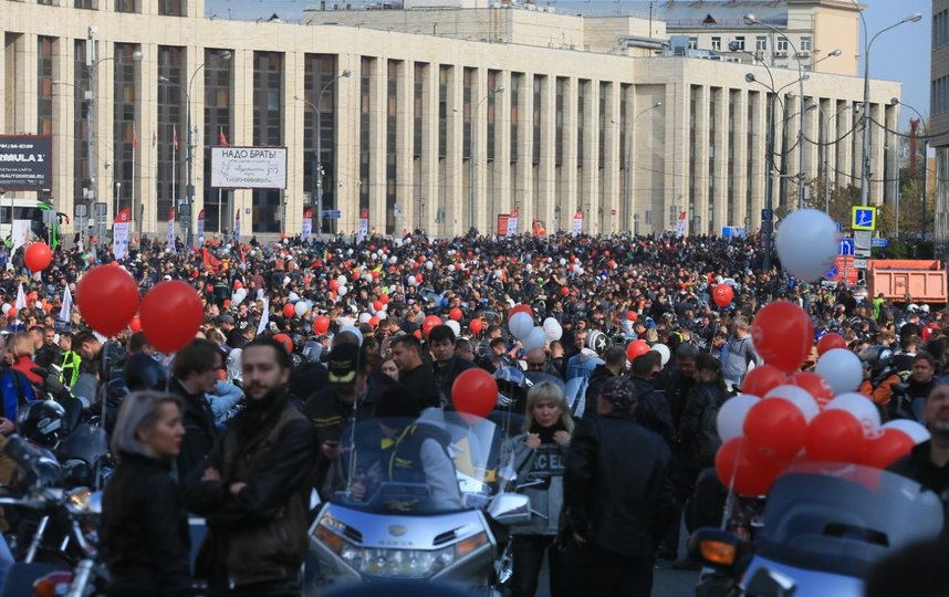 В Москве состоялся традиционный мотопарад в честь закрытия сезона. Фото Василий Кузьмичёнок