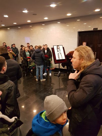 Люди на церемонии прощания с Децлом. Фото Василий Кузьмичёнок
