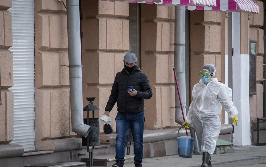 В Москве проживающего с больным Covid-19 мужчину оштрафовали на 15 тыс рублей за поход в магазин