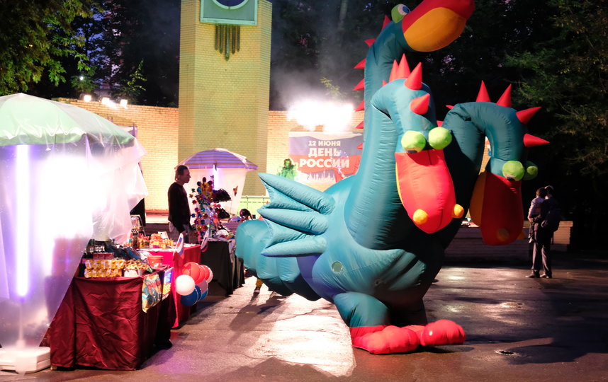 На городской площади, съёмки фильма "Продукты 24". Фото пресс-служба Metrafilms