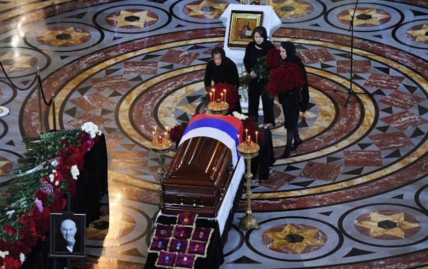 В Москве в храме Христа Спасителя проходит прощание с Юрием Лужковым. Фото РИА Новости