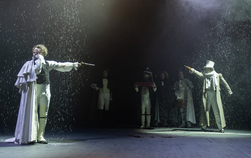 Спектакль "Война и мир". Фото пресс-служба театра "Модерн"