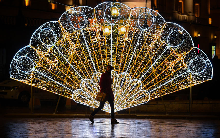 В ожидании Нового года Москва превратилась в настоящую сказку. Фото AFP