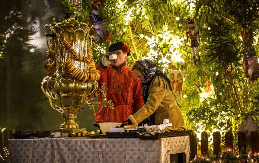 В ожидании Нового года Москва превратилась в настоящую сказку. Фото AFP